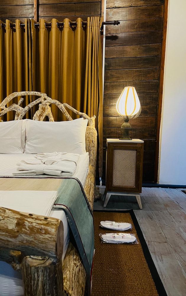 Sigiri Vananthara Deluxe Double Room 3