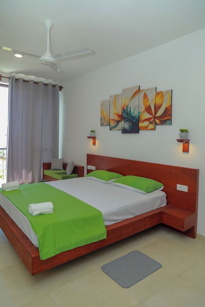 Traveller's Hotel Hikkaduwa Standard Double Room 2