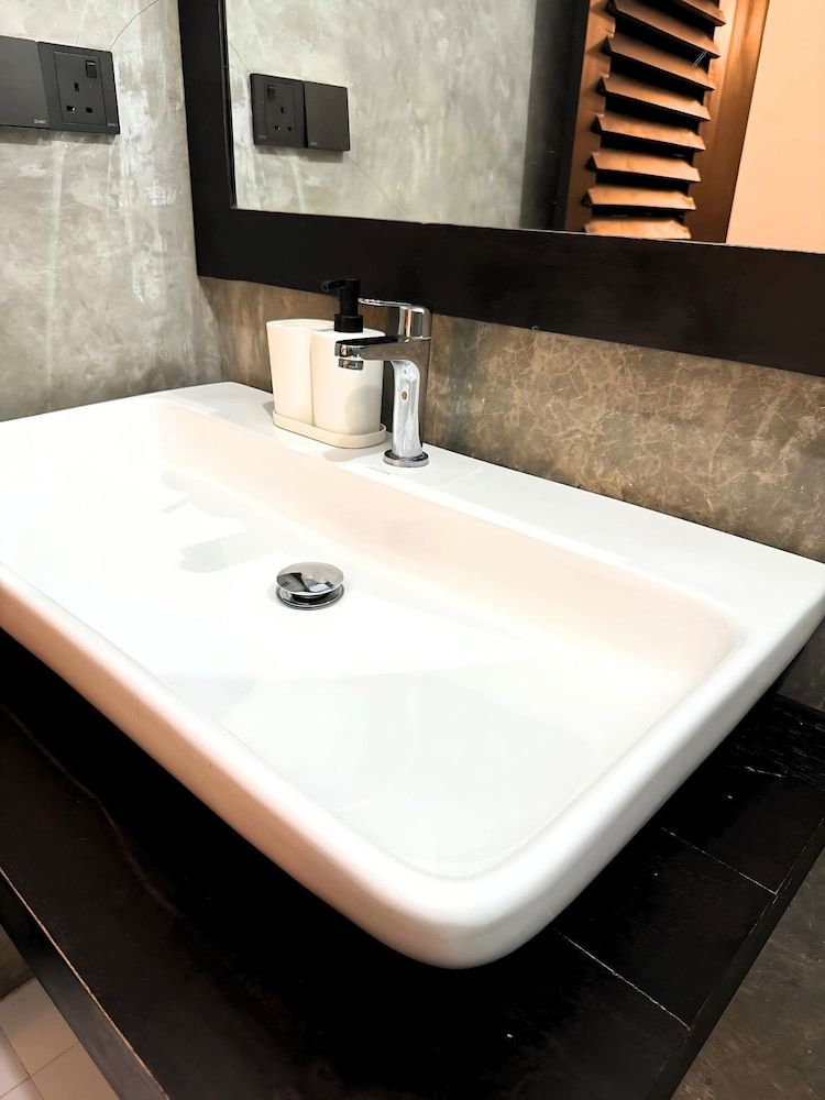 The Ivy Lake Deluxe Double Room 7