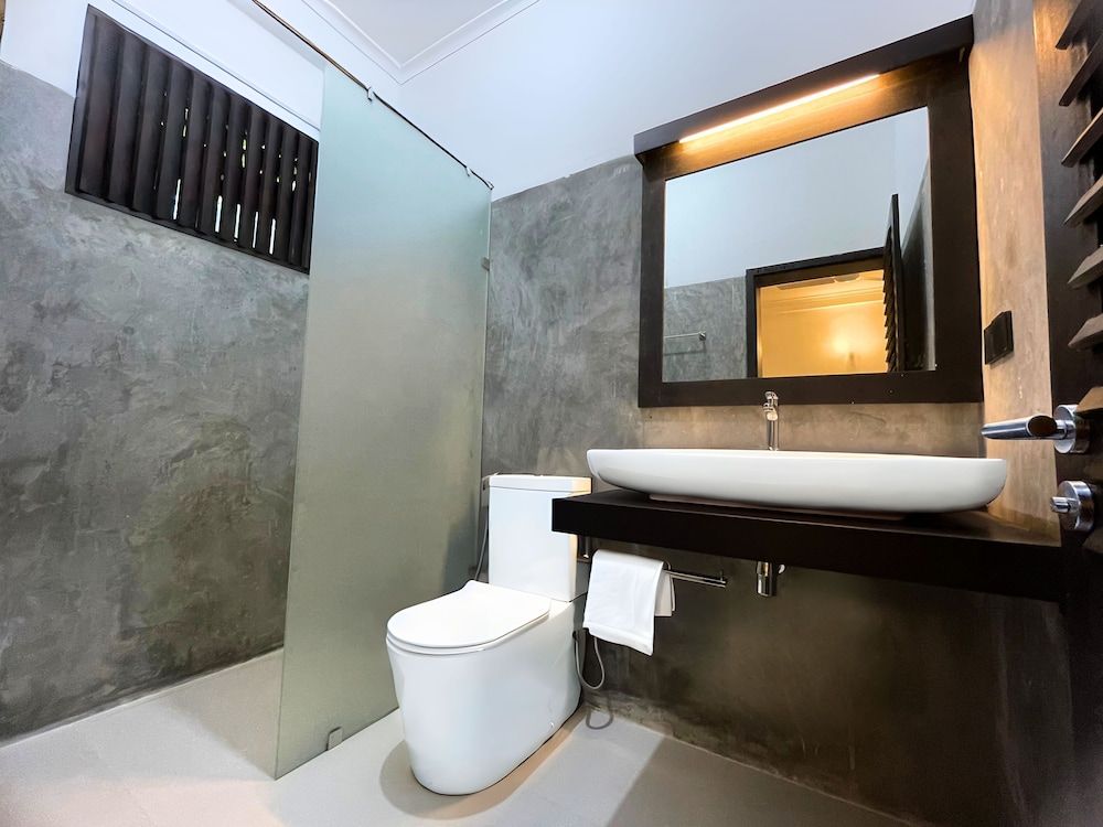 The Ivy Lake Deluxe Double Room 5