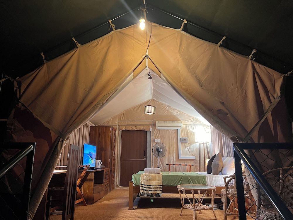 AT ONE Superior Tent, 1 King Bed, Non Smoking, Garden View 6