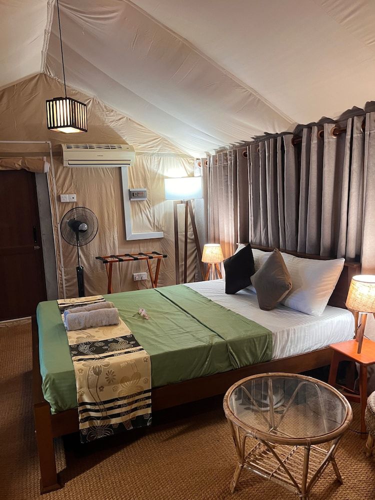 AT ONE Superior Tent, 1 King Bed, Non Smoking, Garden View 3