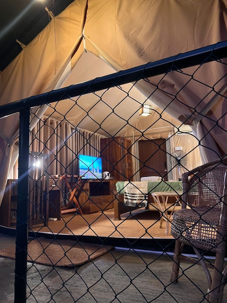 AT ONE Superior Tent, 1 King Bed, Non Smoking, Garden View 5