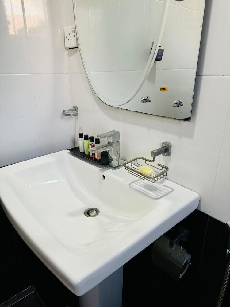 Cityscape Yala by 999 Hotel & Restaurant Deluxe Double Room 5