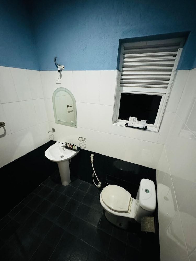 Cityscape Yala by 999 Hotel & Restaurant Deluxe Double Room 6