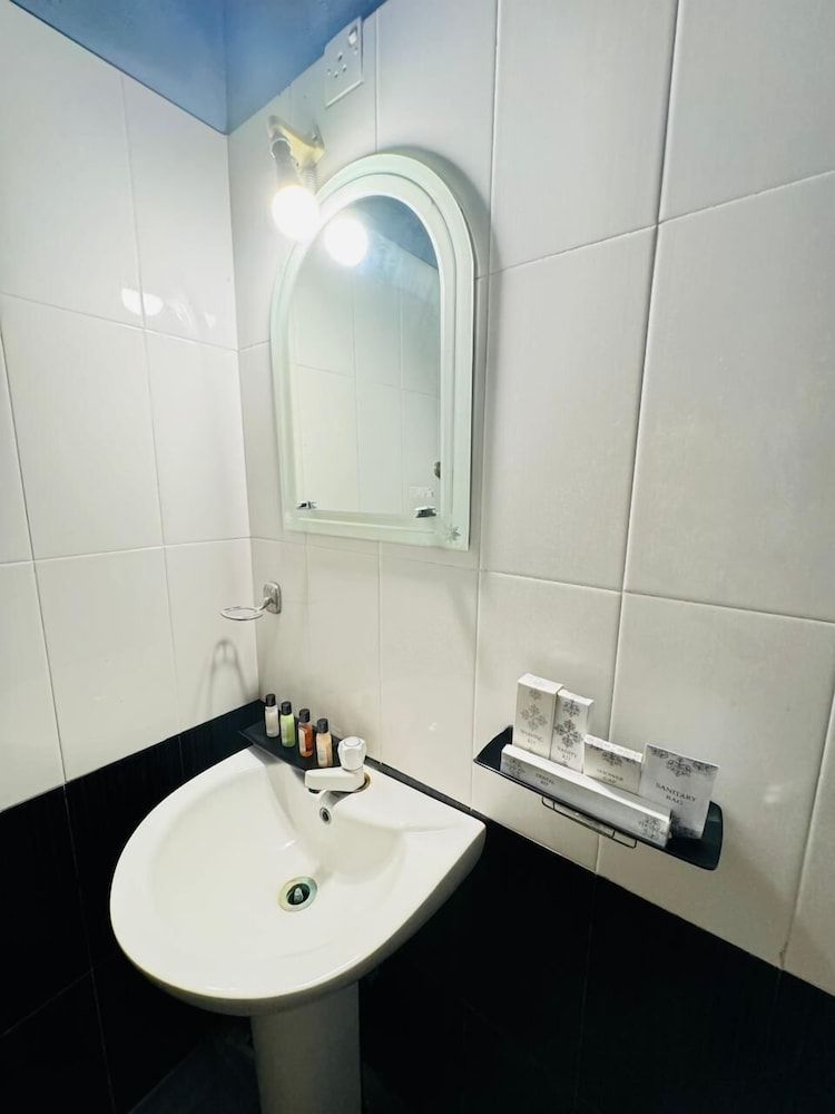 Cityscape Yala by 999 Hotel & Restaurant Deluxe Double Room 10