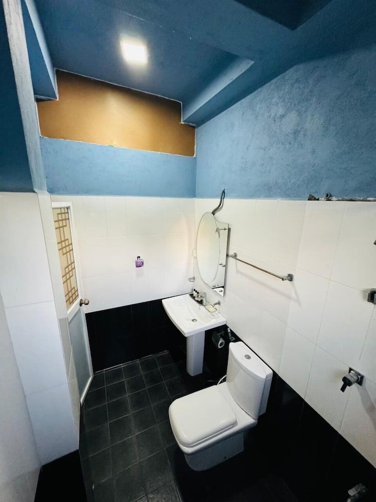 Cityscape Yala by 999 Hotel & Restaurant Deluxe Triple Room 6