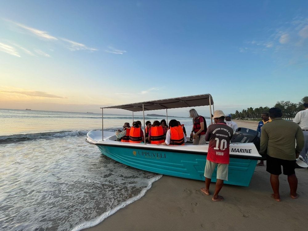 Uppuveli Beach by DSK