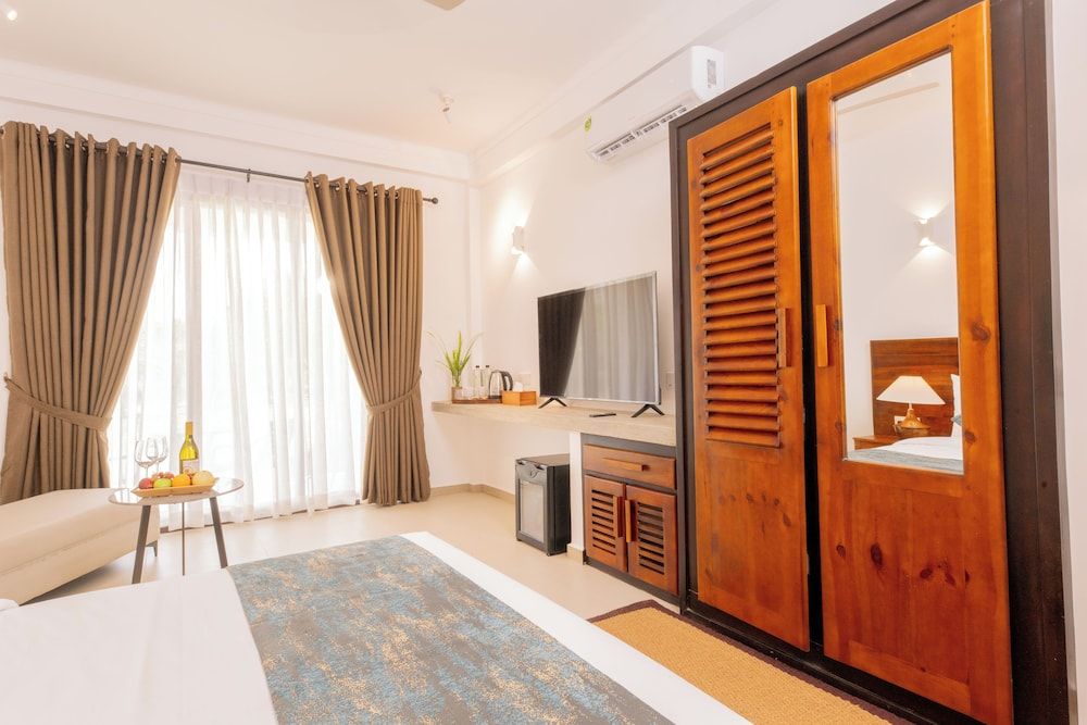 Uppuveli Beach by DSK Superior King Room 4