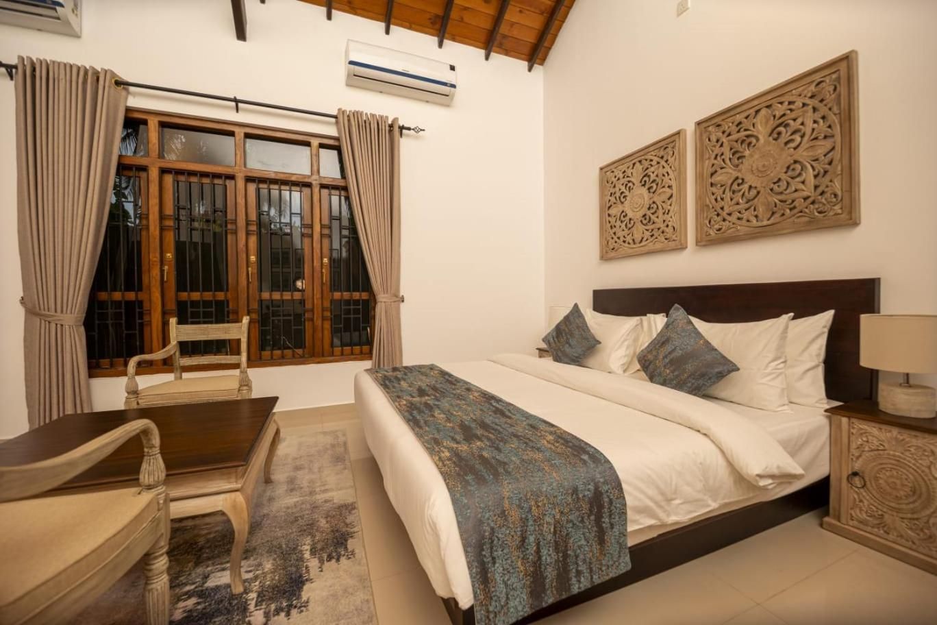 Bungalow with Garden View