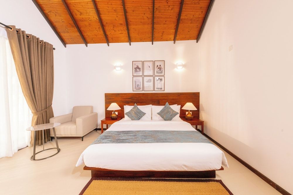 Uppuveli Beach by DSK Deluxe Double Room 2