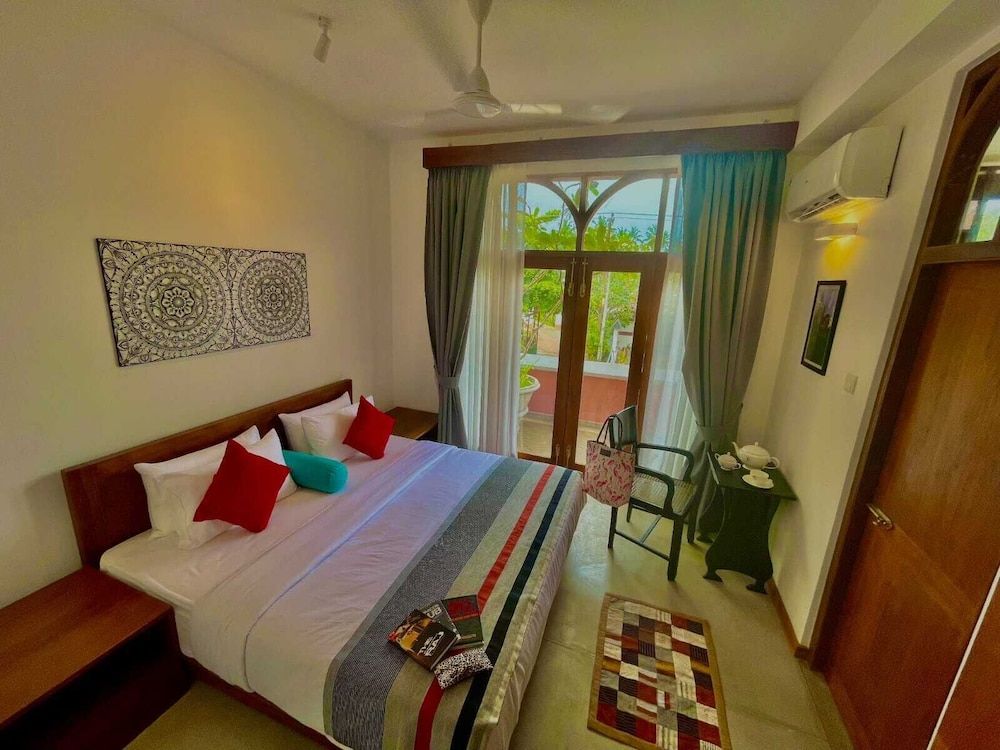 Tea Library Hikkaduwa Deluxe Double or Twin Room 3