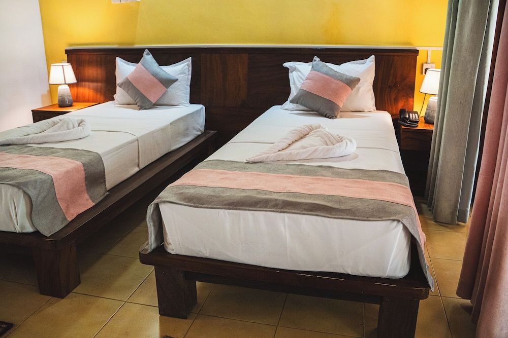 Pothana Village Twin Room, Partial Lake View