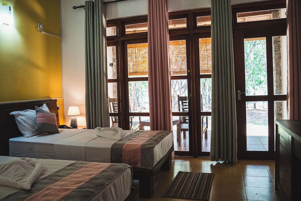 Pothana Village Twin Room, Partial Lake View 5