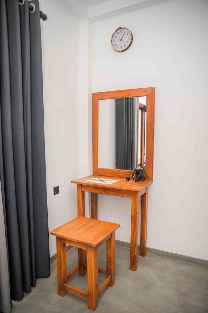 Hirigala Beach Resort Deluxe Double Room, Pool View 9