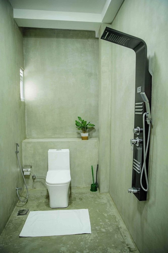 Hirigala Beach Resort Deluxe Double Room, Pool View 4