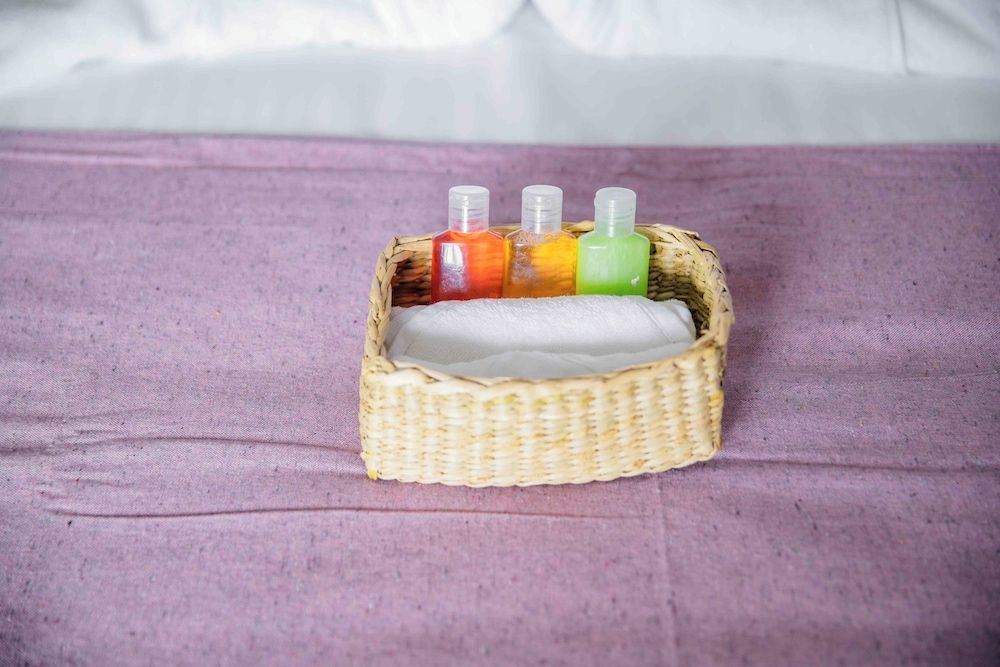 Hirigala Beach Resort Deluxe Double Room, Pool View 8