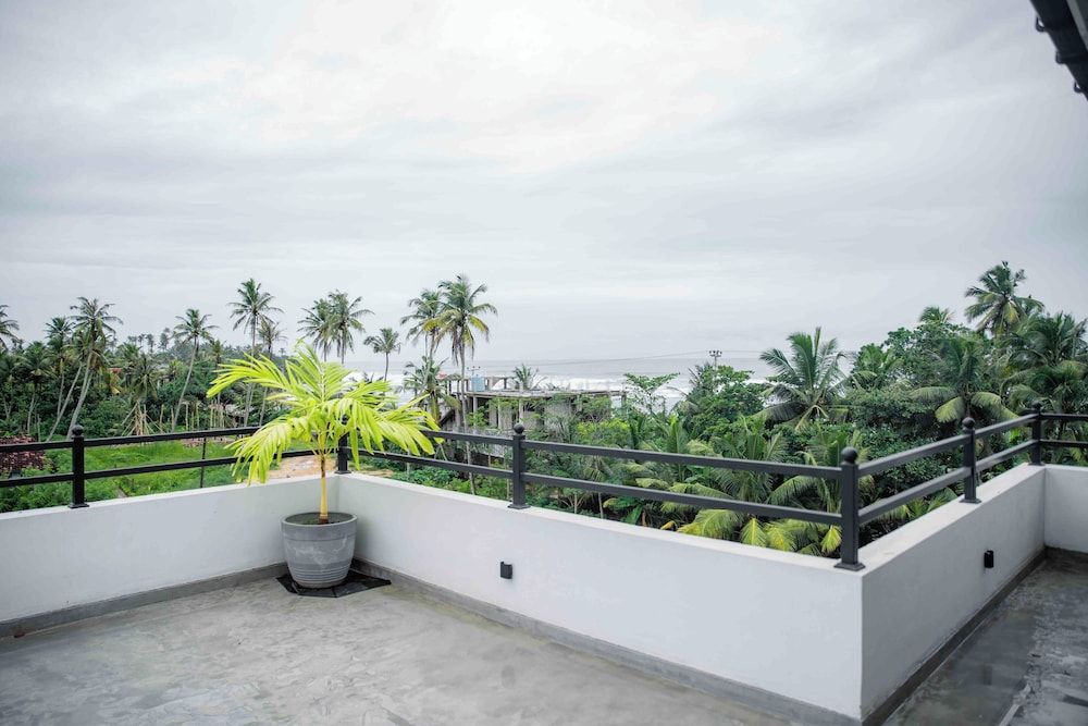 Hirigala Beach Resort Luxury Double Room, Partial Sea View 9