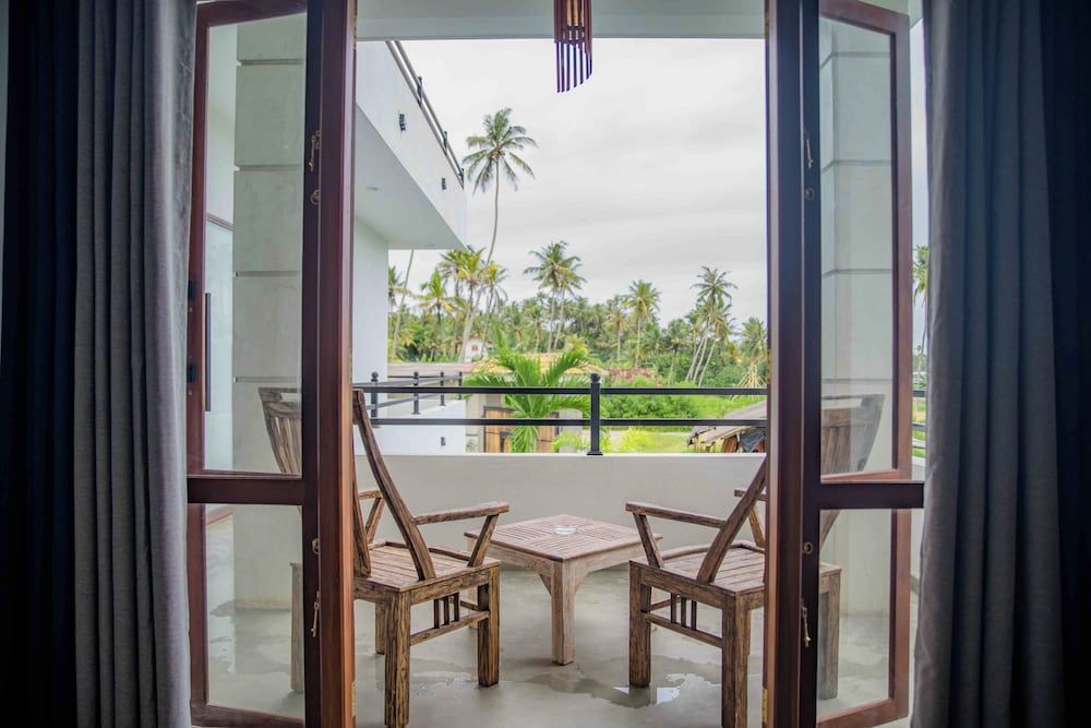 Hirigala Beach Resort Luxury Double Room, Partial Sea View 7