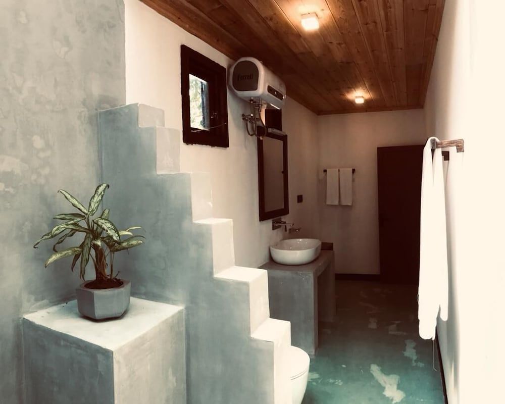 NATURALIZA Deluxe Double Room, Balcony, Garden View 10