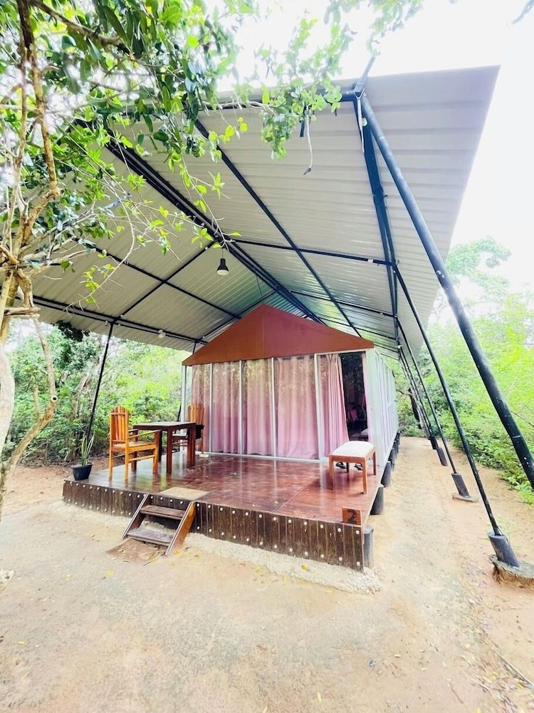 Lowin Yala Deluxe Room, Mountain View