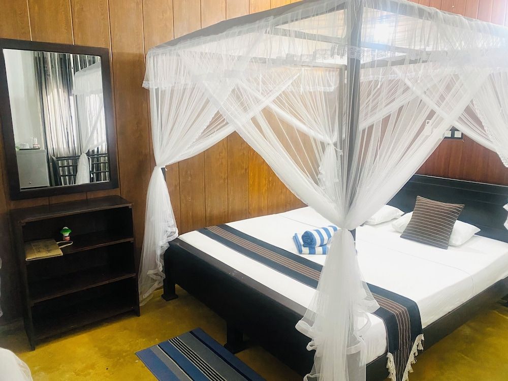 Coco Palm Villa and Cabanas Deluxe Triple Room, Balcony, Garden View 2