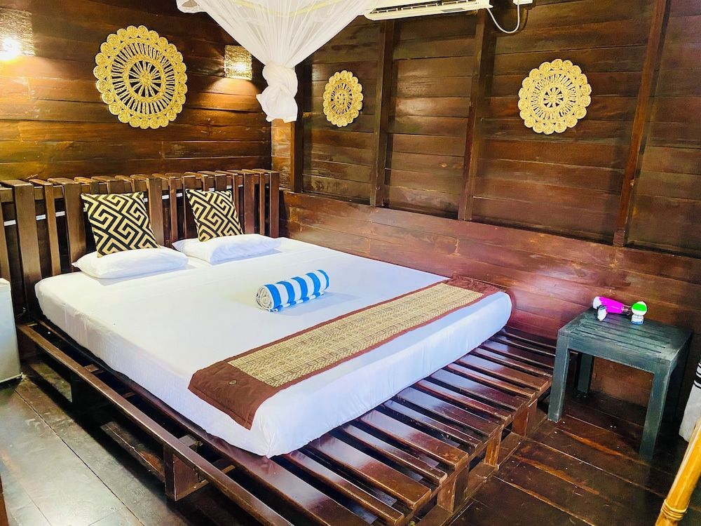 Coco Palm Villa and Cabanas Deluxe Chalet, Balcony, Garden View 2