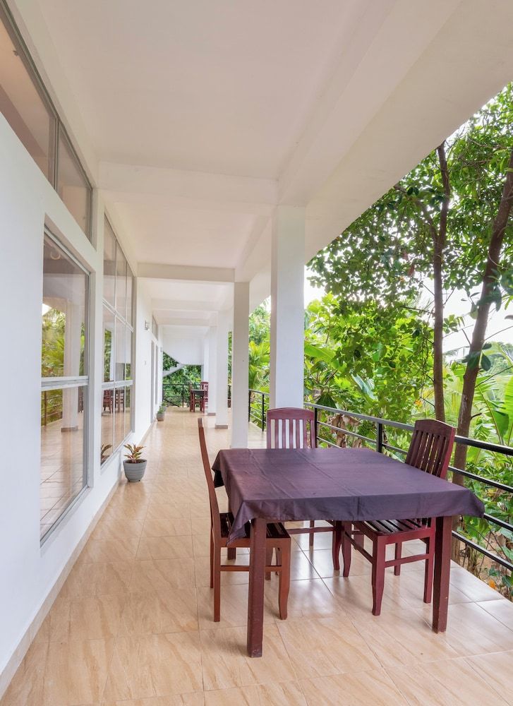 Ayurvedic Lanka Wellness Hotel Triple Room 6