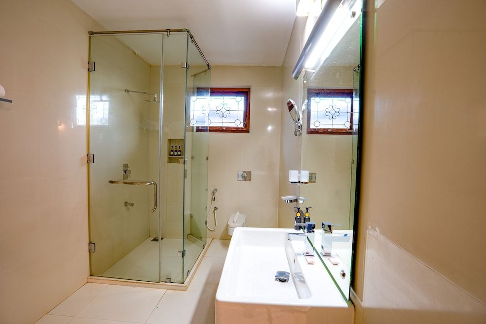 Scarlet White Resort Deluxe Double Room, Partial Sea View 4