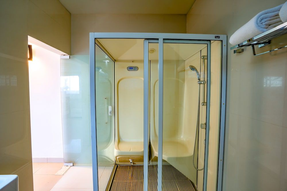 Scarlet White Resort Deluxe Double Room, Partial Sea View 3