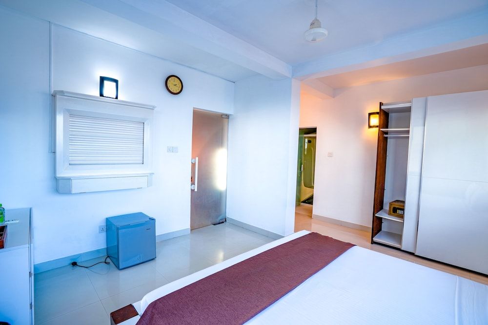 Scarlet White Resort Deluxe Double Room, Partial Sea View 5