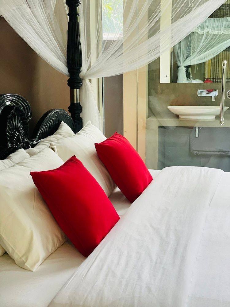 Villa Tambaka Retreat Honeymoon Double Room, Balcony, Garden View 5