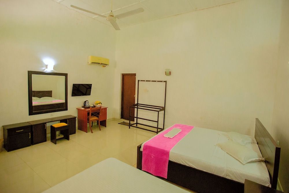 Hambantota Rest House Classic Triple Room 4
