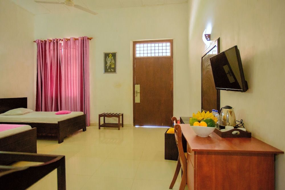Hambantota Rest House Classic Triple Room 8