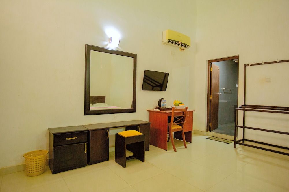 Hambantota Rest House Classic Double Room 6