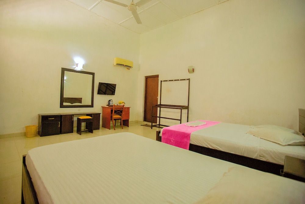 Hambantota Rest House Classic Triple Room 3