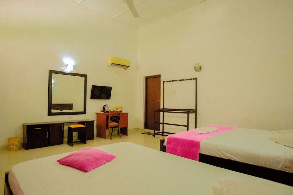 Hambantota Rest House Classic Triple Room 2