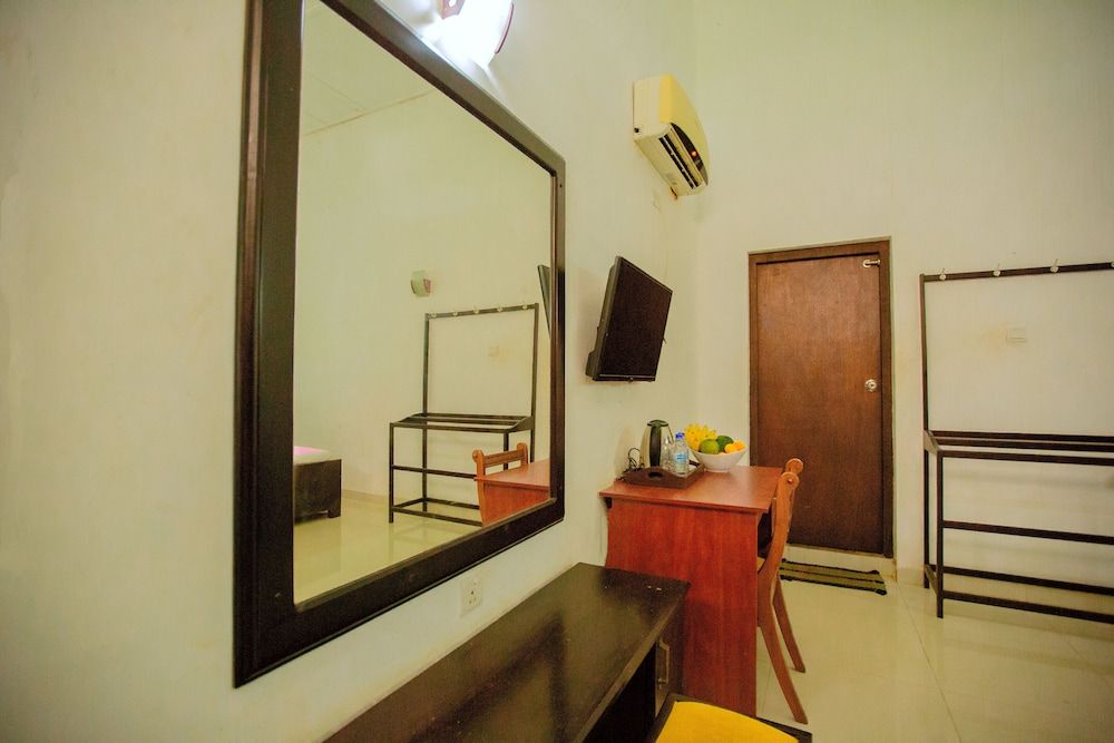 Hambantota Rest House Classic Double Room 7