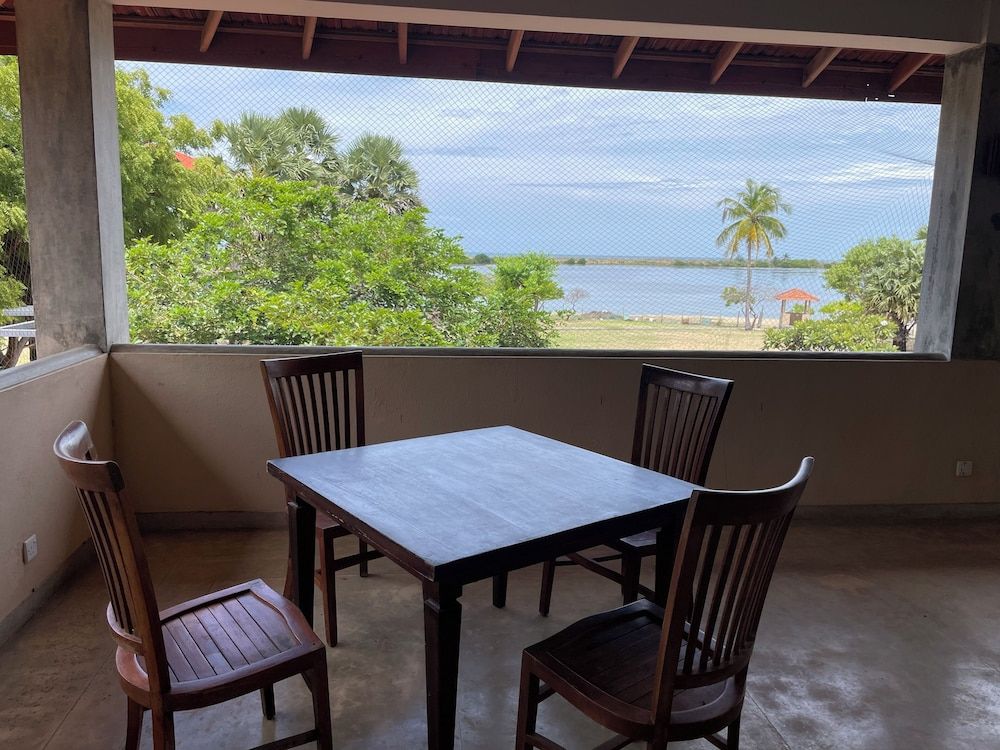 Dinuda Villas Kalpitiya Deluxe Double or Twin Room 7