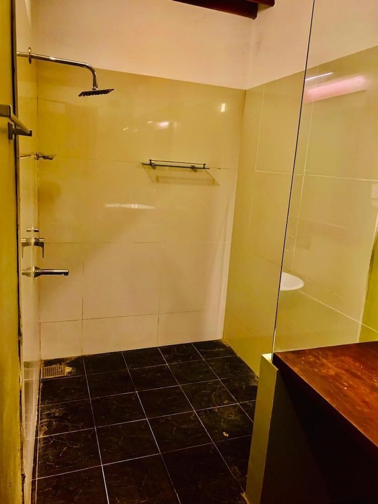 Dinuda Villas Kalpitiya Deluxe Quadruple Room 5