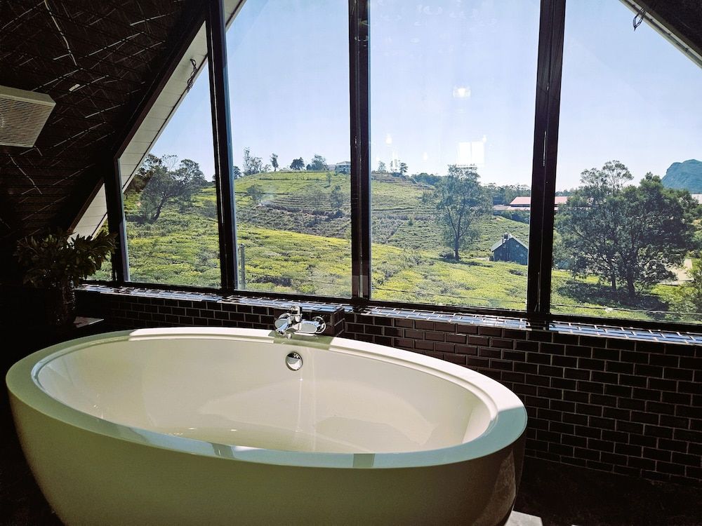 Deep Soaking Bathtub