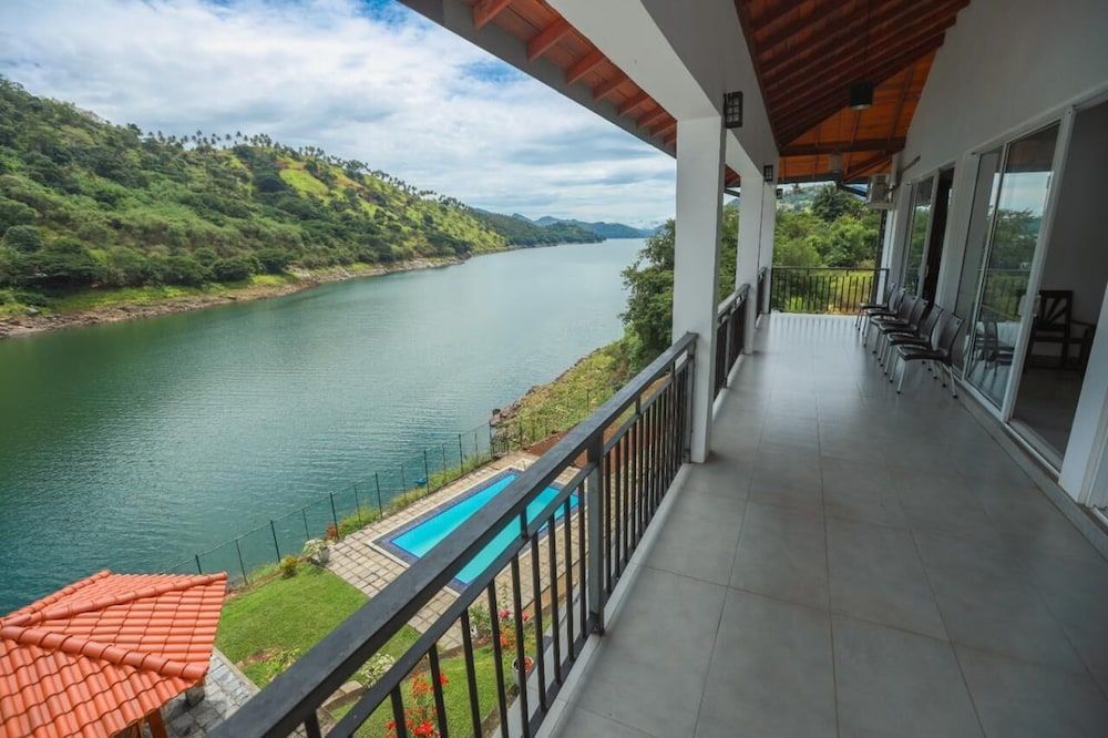 Villa Victoria Edge Deluxe Villa, River View 15