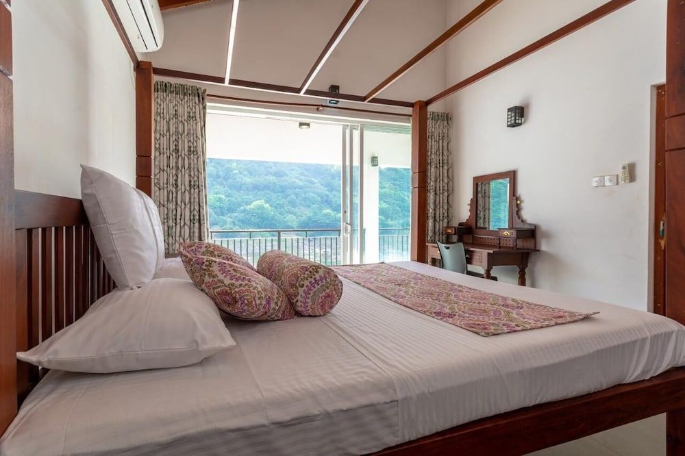 Villa Victoria Edge Deluxe Villa, River View 8