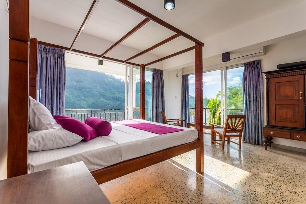 Villa Victoria Edge Deluxe Villa, River View 6