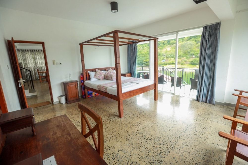 Villa Victoria Edge Deluxe Villa, River View 9