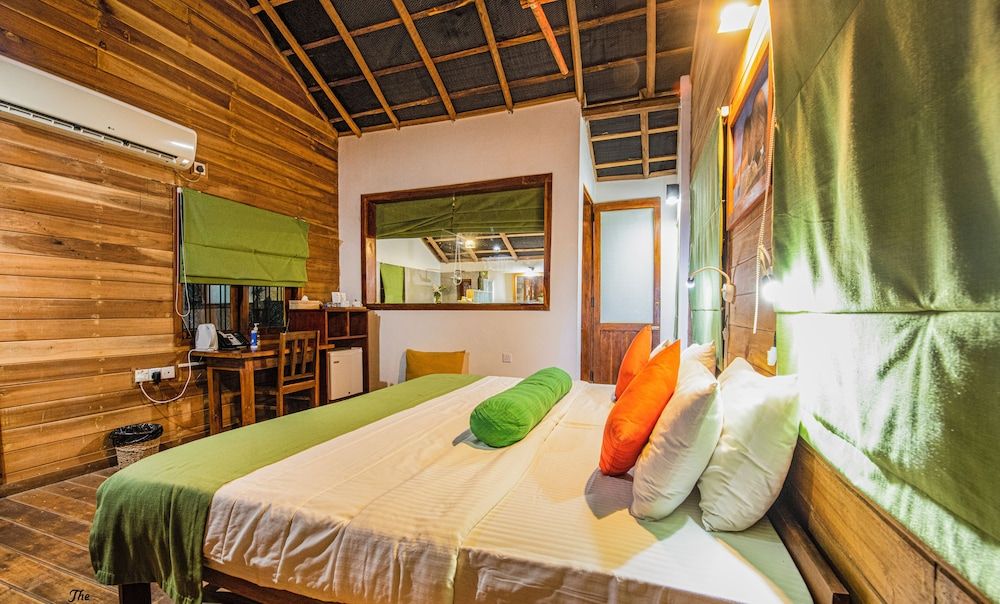 The Other Corner - Habarana Tree Cottage