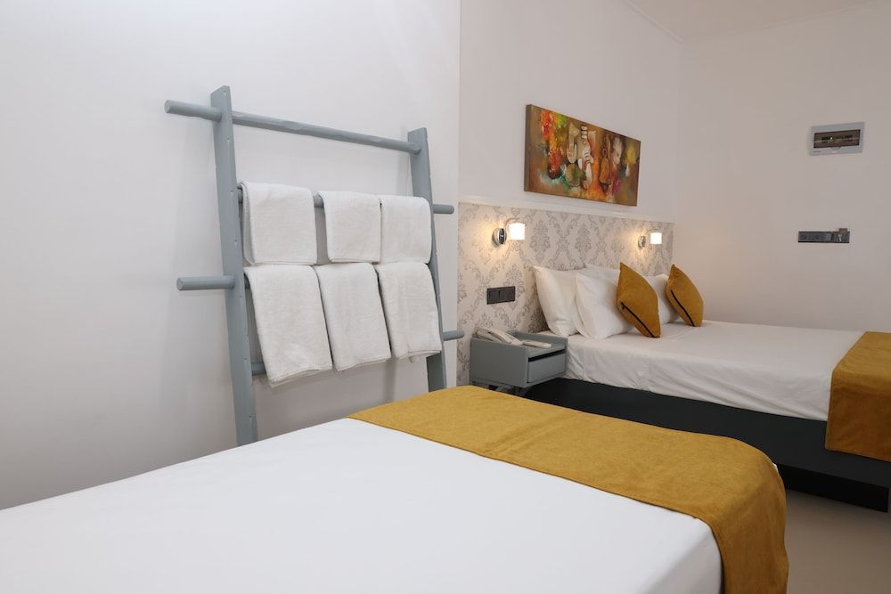 Neem Tree House Deluxe Triple Room, Courtyard View 3