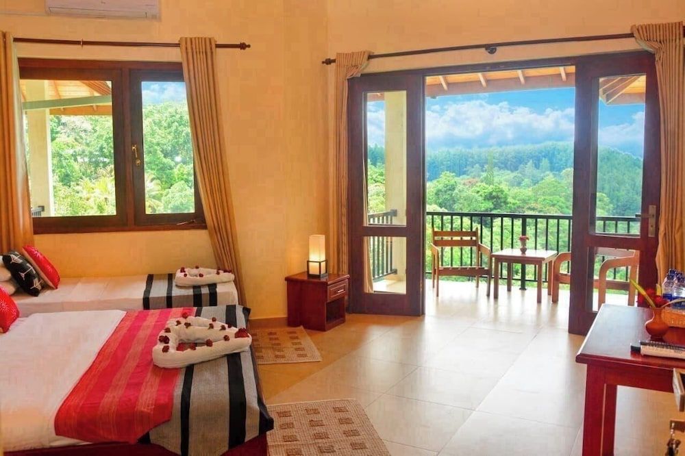 Grand Hills Kandy Deluxe Triple Room, Mountain View, Mountainside 8