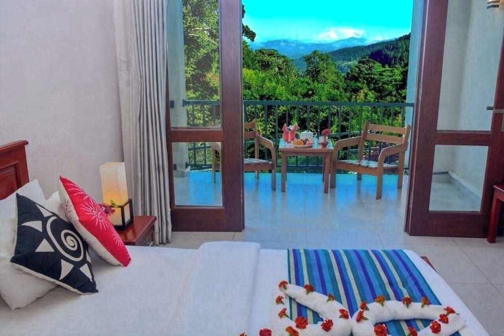 Grand Hills Kandy Family Room, Mountain View 6