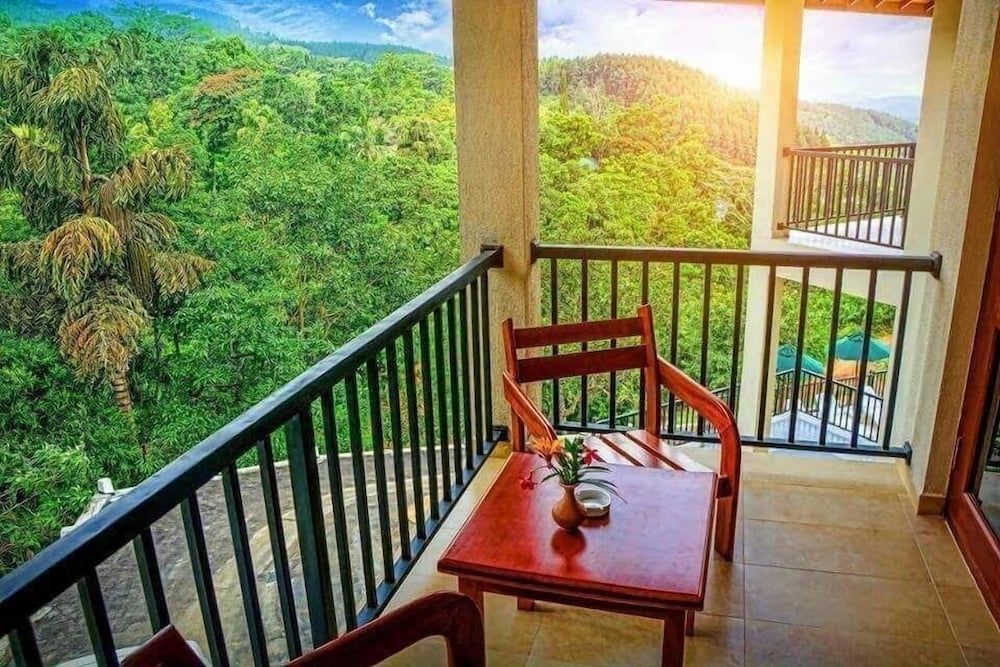 Grand Hills Kandy Family Room, Mountain View 9